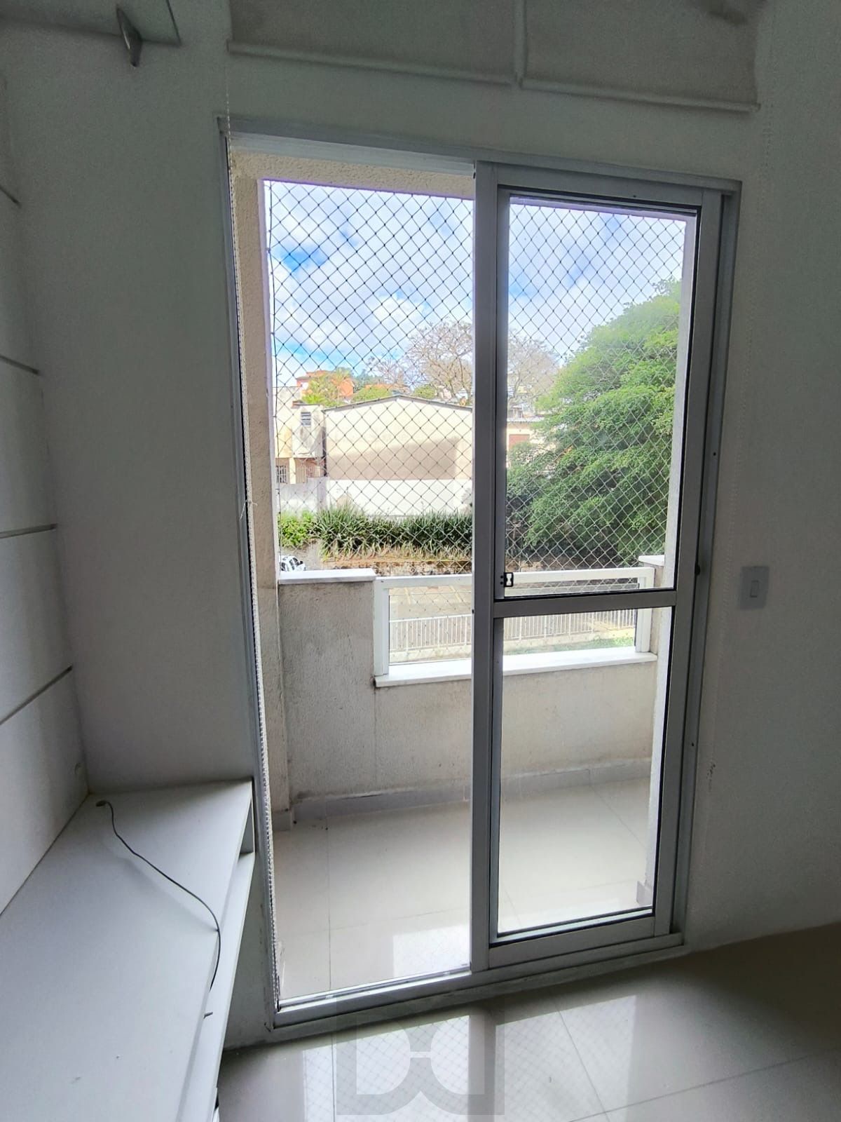 ÓTIMO APARTAMENTO COM SACADA A VENDA, APROVEITE A OPORTUNIDADE! — foto 2