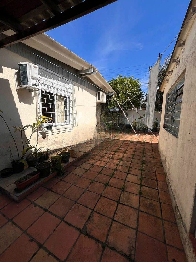 Casa de esquina, Bairro Parque dos Maias, Porto Alegre, Rio Grande do Sul — foto 3