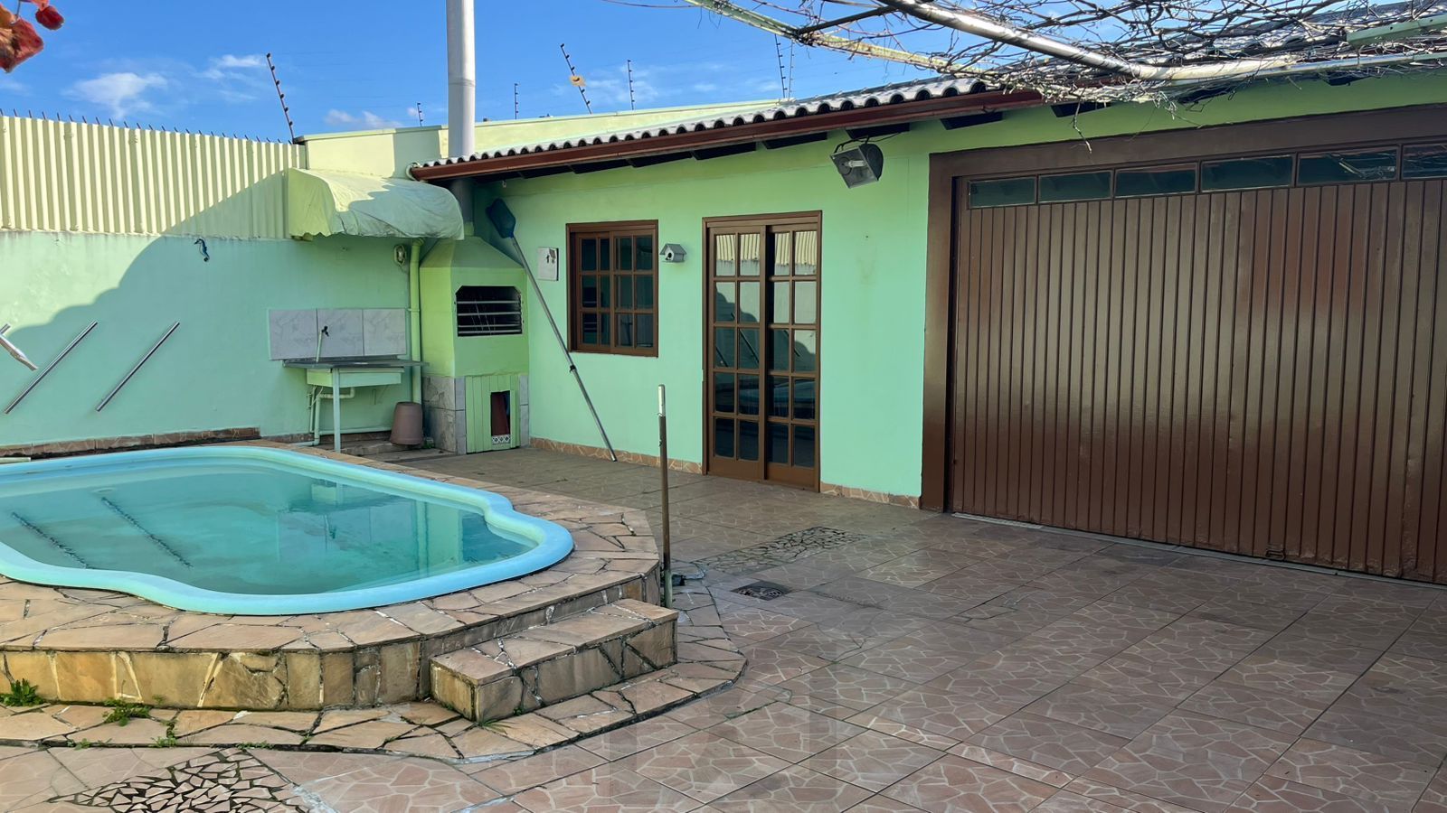 Casa com piscina, Santa Fé, zona Norte de Porto Alegre, Rio Grande do Sul — foto 1