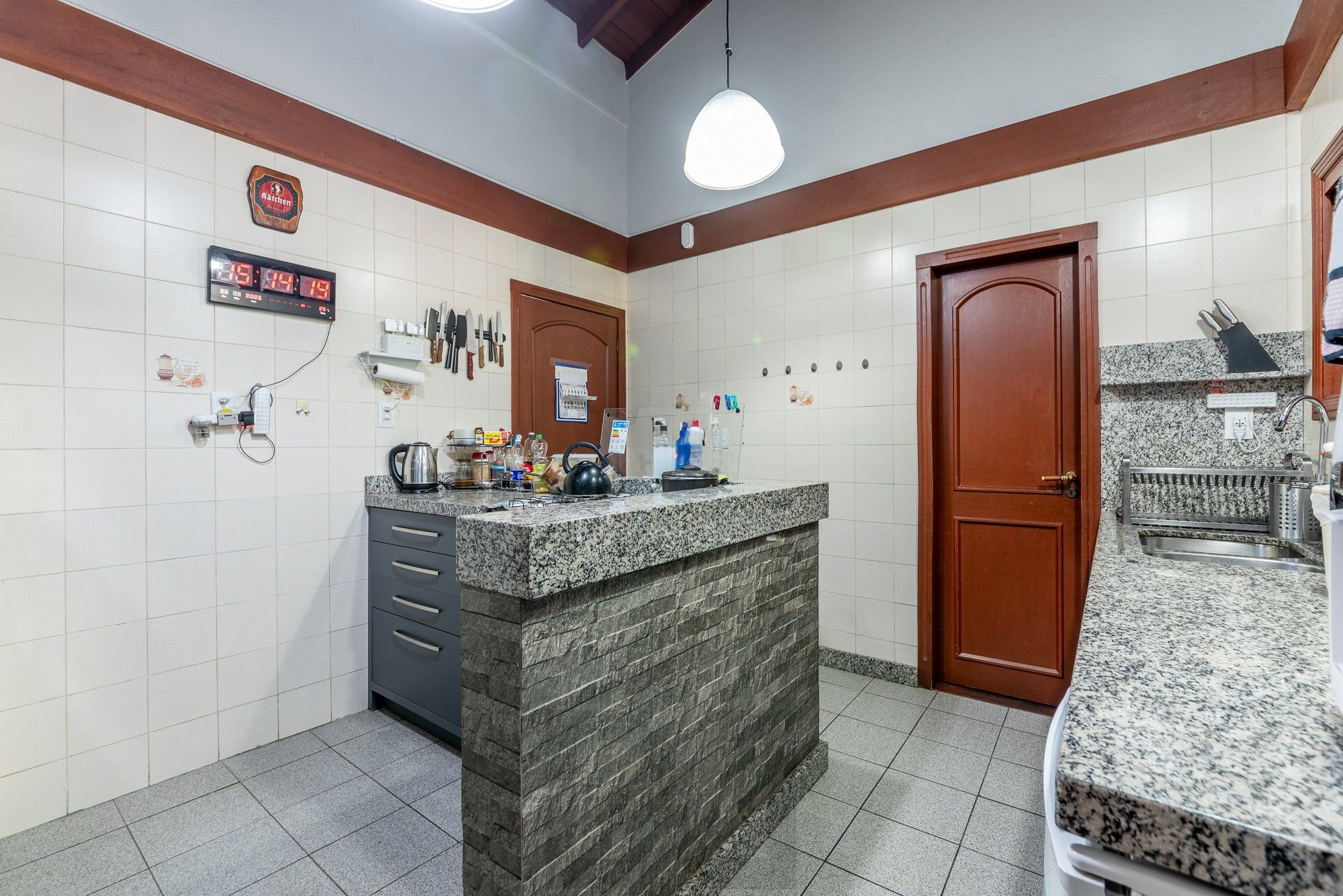 Casa semimobiliada com 385m², 3 suítes, piscina e espaço gourmet na Chácara das Pedras — foto 9
