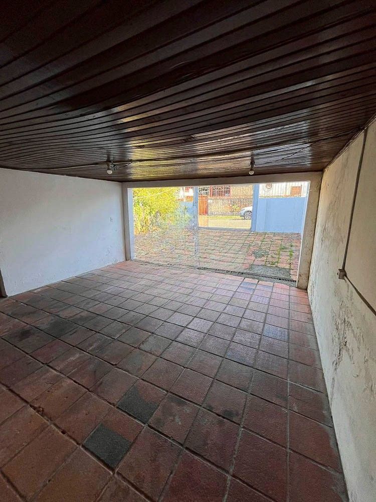 Casa de esquina, Bairro Parque dos Maias, Porto Alegre, Rio Grande do Sul — foto 1