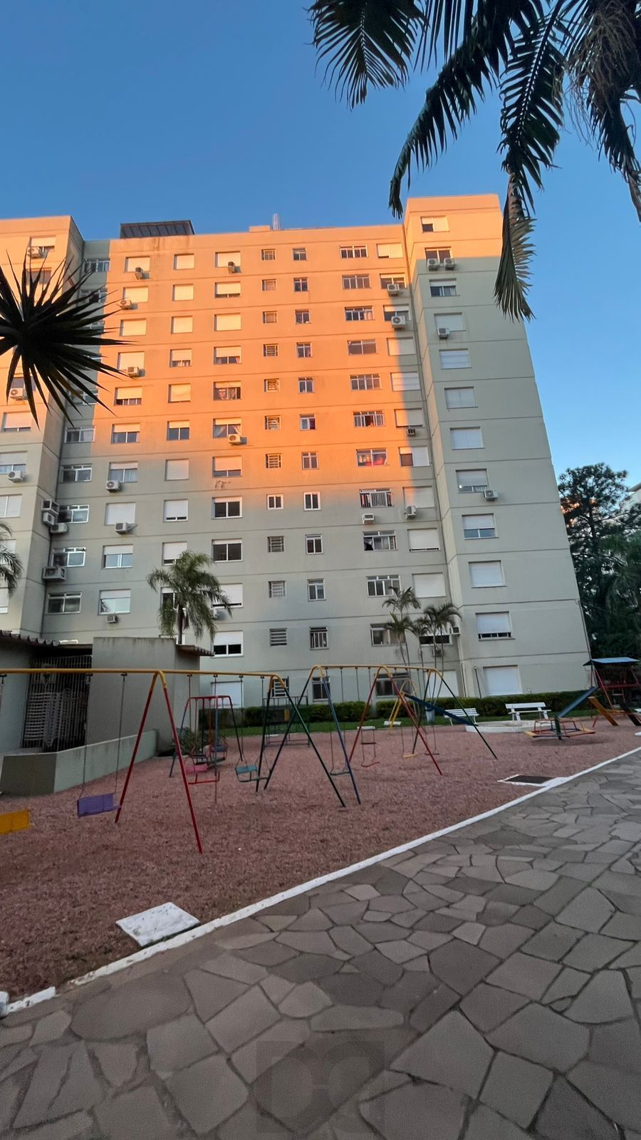 Apartamento 2 Dormitórios com 61,50m² em Condomínio com Lazer Completo e Rua Tranquila — foto 1