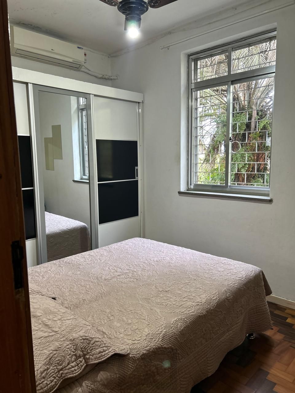 Apartamento desocupado e pronto para morar, 03 dormitórios, bairro IAPI — foto 1