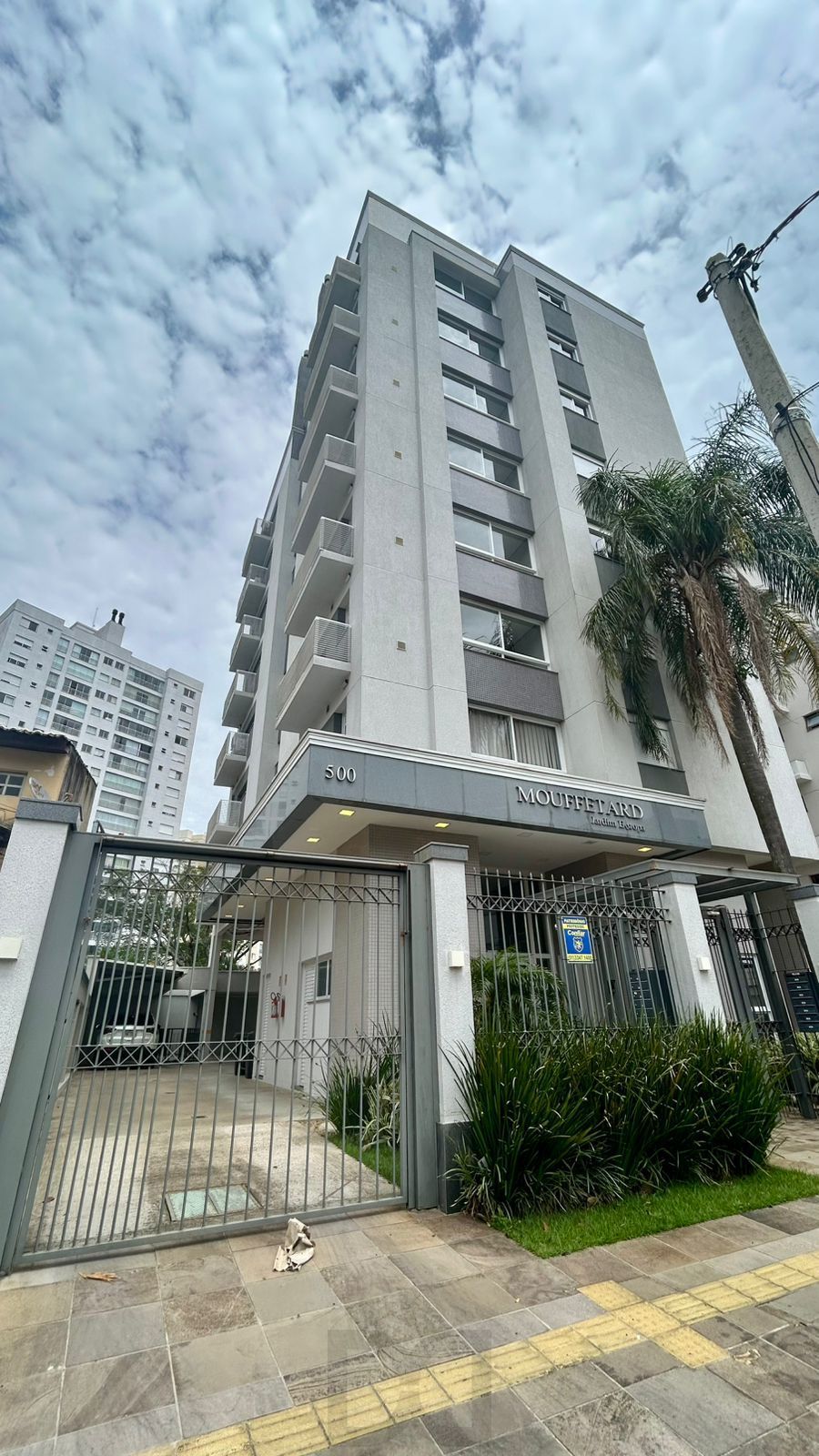Excelente apartamento de 03 dormitórios, Bairro Vila Ipiranga, Porto Alegre/RS — foto 1