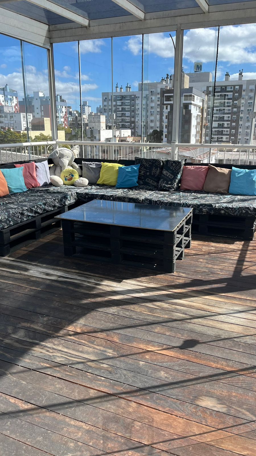 Cobertura com 03 dormitórios, Bairro Passo da Areia, Porto Alegre/RS — foto 1
