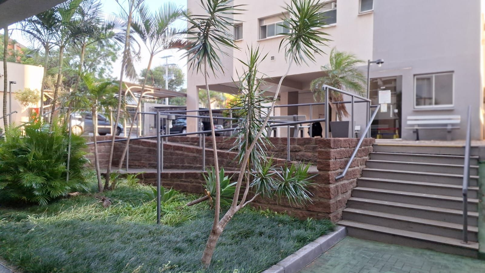 Vendo Apto 2 dorm. reformado, inclusive elétrica, muito bem localizado! — foto 21
