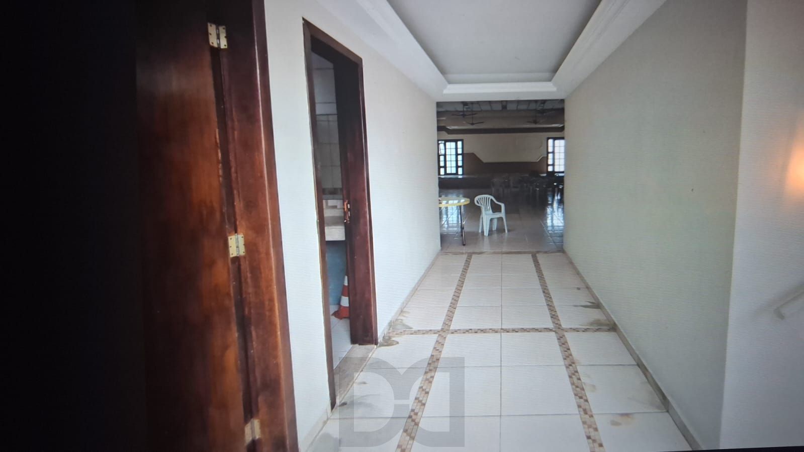 Salão Comercial ou Residencial com 1215 m² de área construída. — foto 8