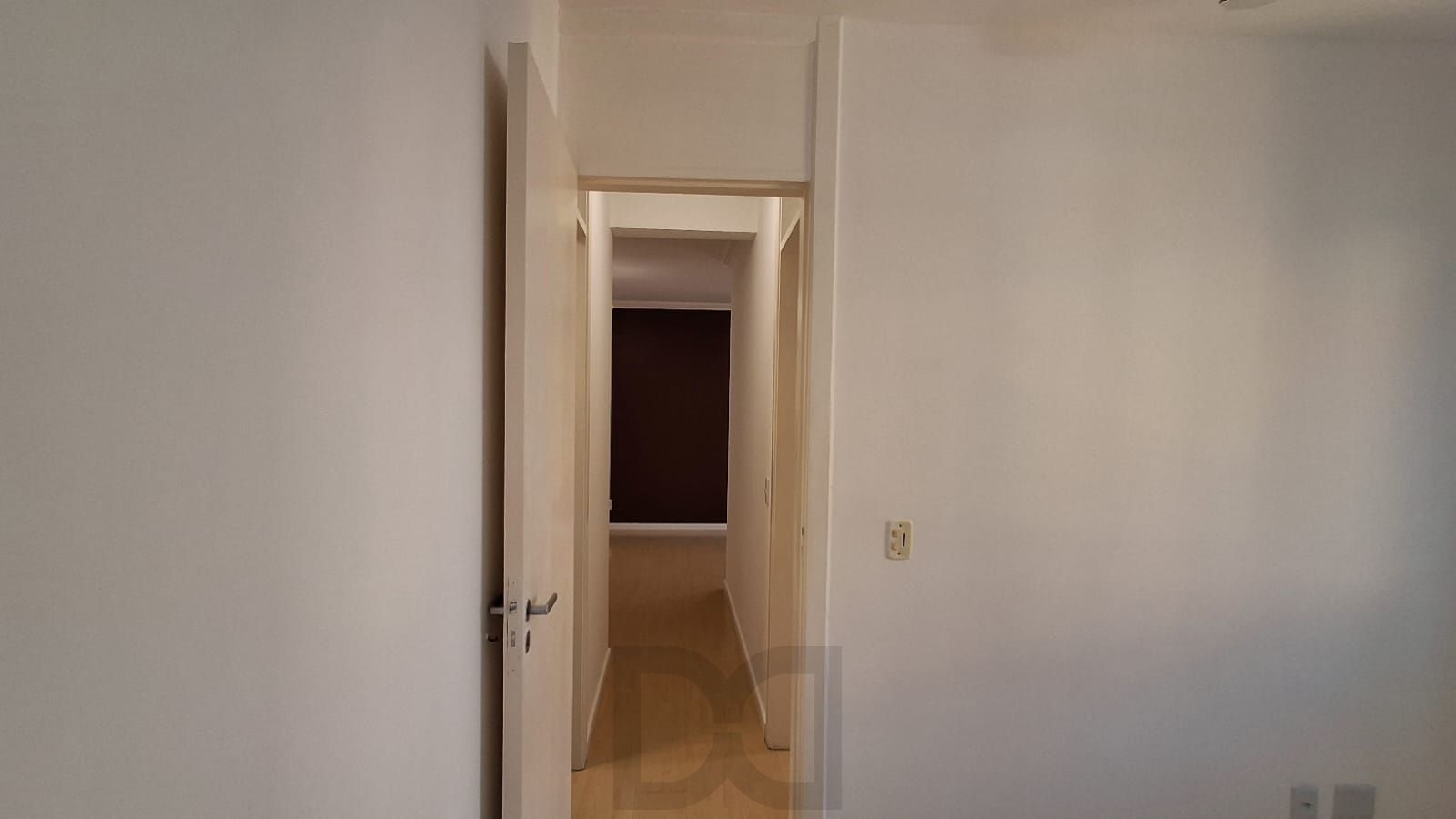 Vendo Apto 2 dorm. reformado, inclusive elétrica, muito bem localizado! — foto 9