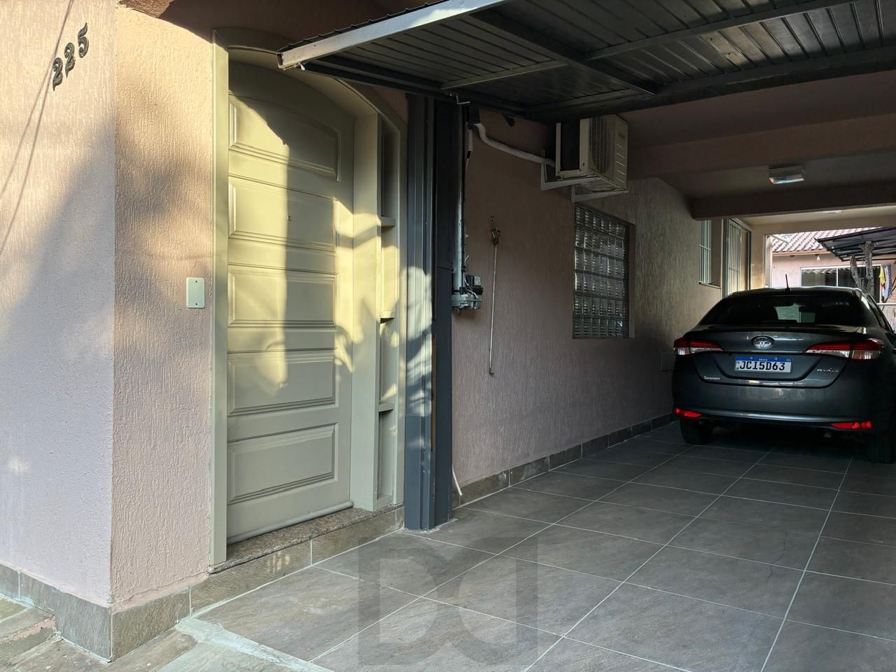 RESIDENCIA NO PARQUE SANTA FÉ RECENTEMENTE REFORMADA COM TRES DORMITORIOS, ESCRITORIO, SALÃO DE FESTAS, PISCINA, CHURRASQUEIRA. — foto 2