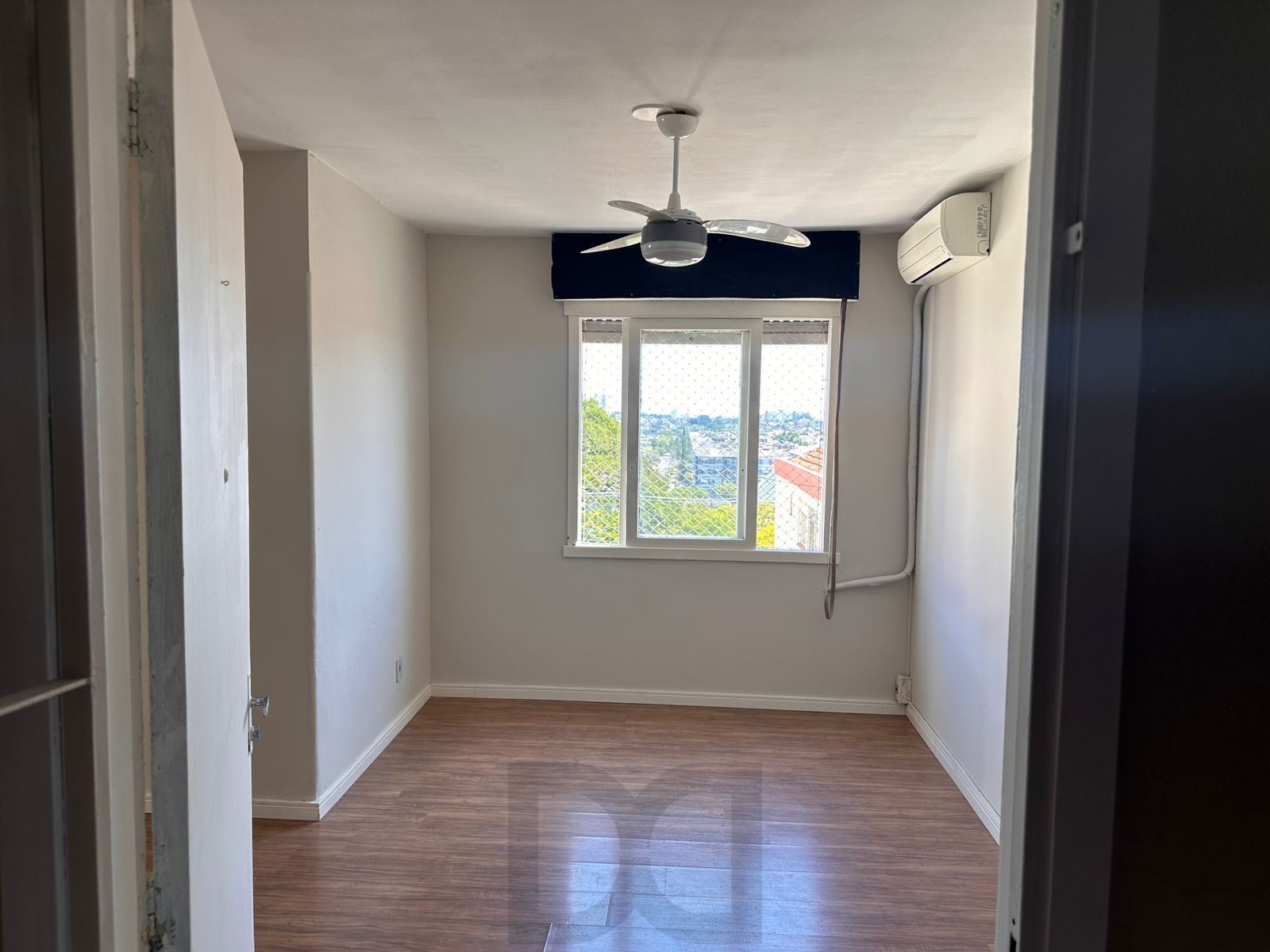 Apto reformado de 2 dormitórios, sala, cozinha, banheiro. — foto 25
