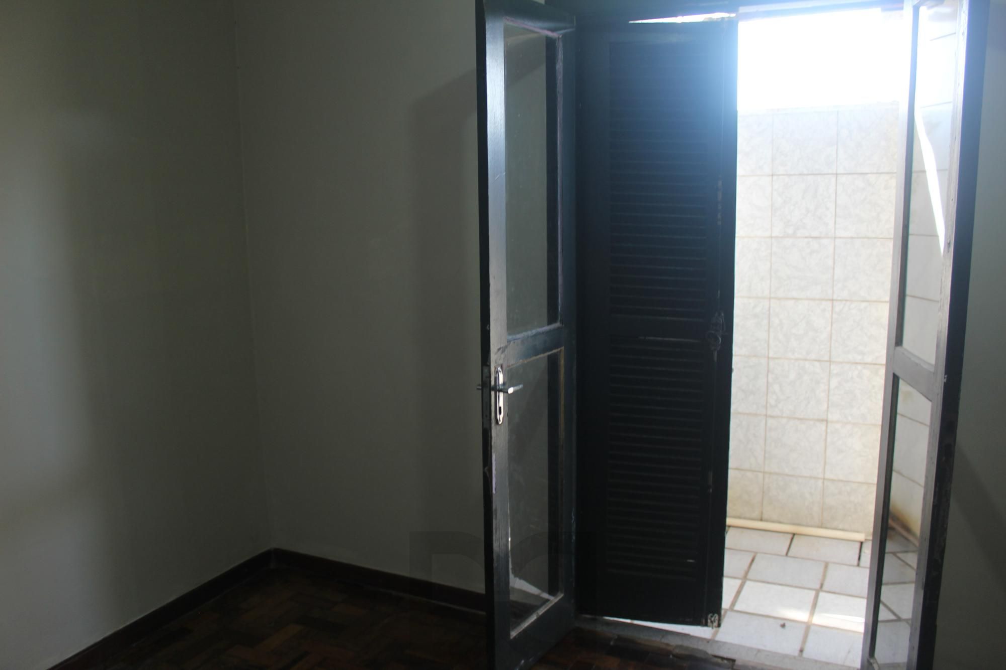 Casa a venda 250M², 5 dormitórios, 2 suítes, 2 vagas — foto 14