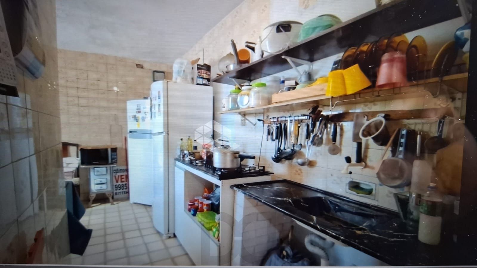 CASA AMPLA, 2 DORMITÓTIOS, 1SUÍTE, SALA, COZINHA, BANHEIRO SOCIAL , 2 VAGAS DE GARAGEM E ÓTIMA LOCALIZAÇÃO! — foto 7