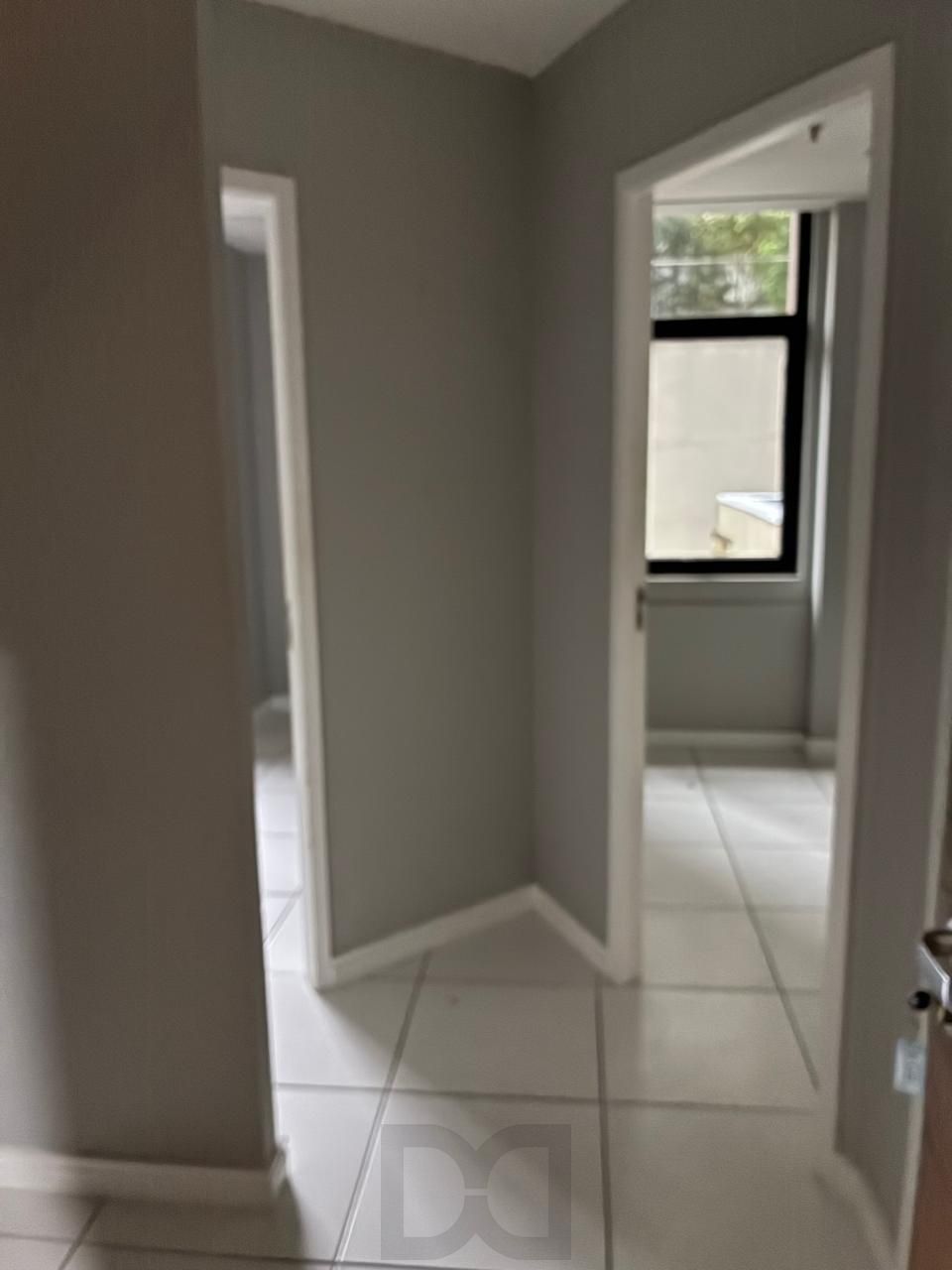 EXCELENTE SALA COMERCIAL, COM TRES AMBIENTES, E MAIS UM LAVABO. — foto 3