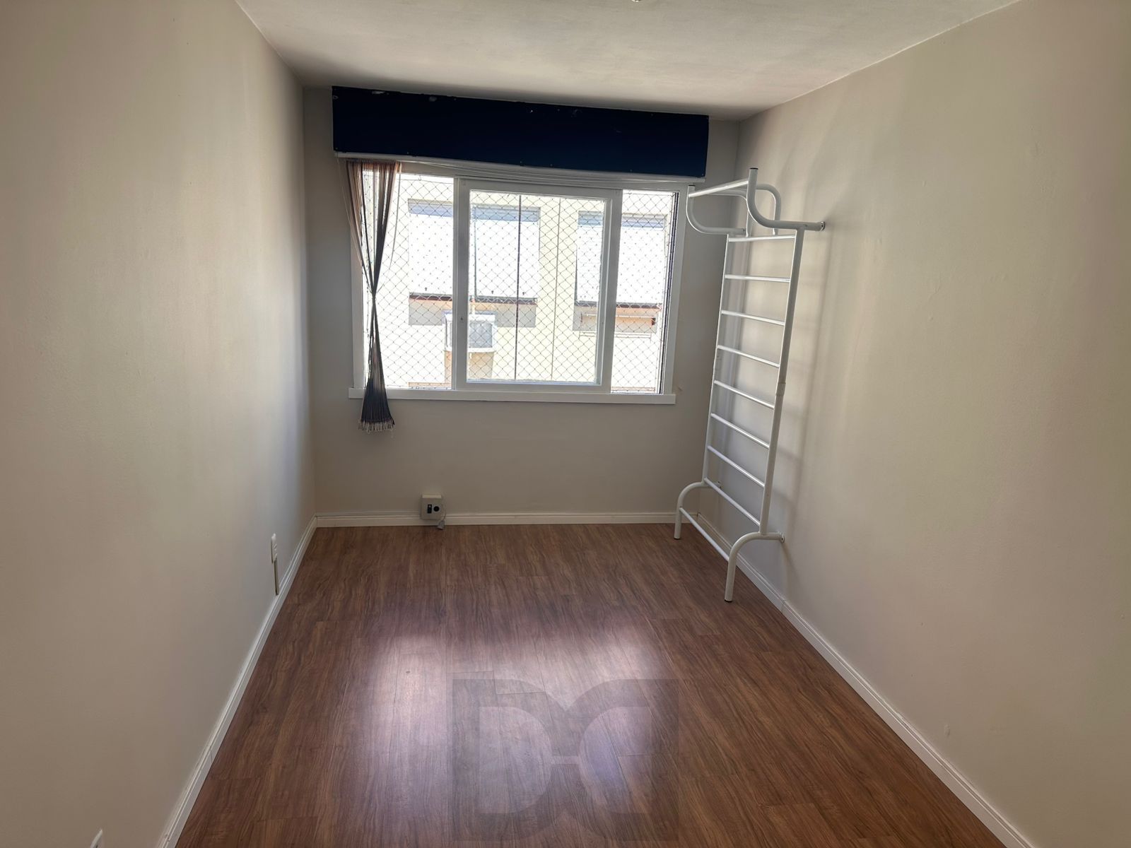Apto reformado de 2 dormitórios, sala, cozinha, banheiro. — foto 30
