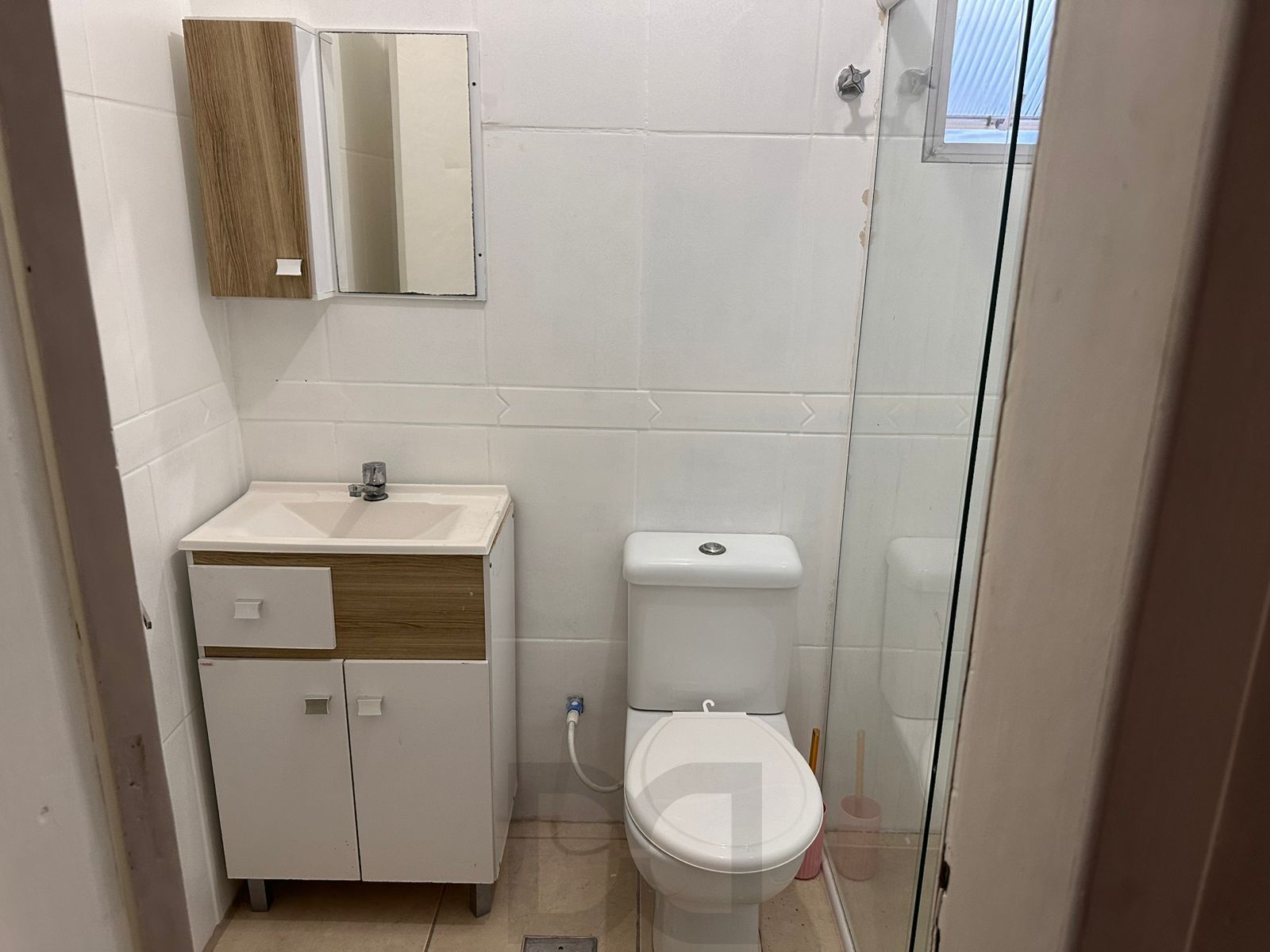 Apto reformado de 2 dormitórios, sala, cozinha, banheiro. — foto 20