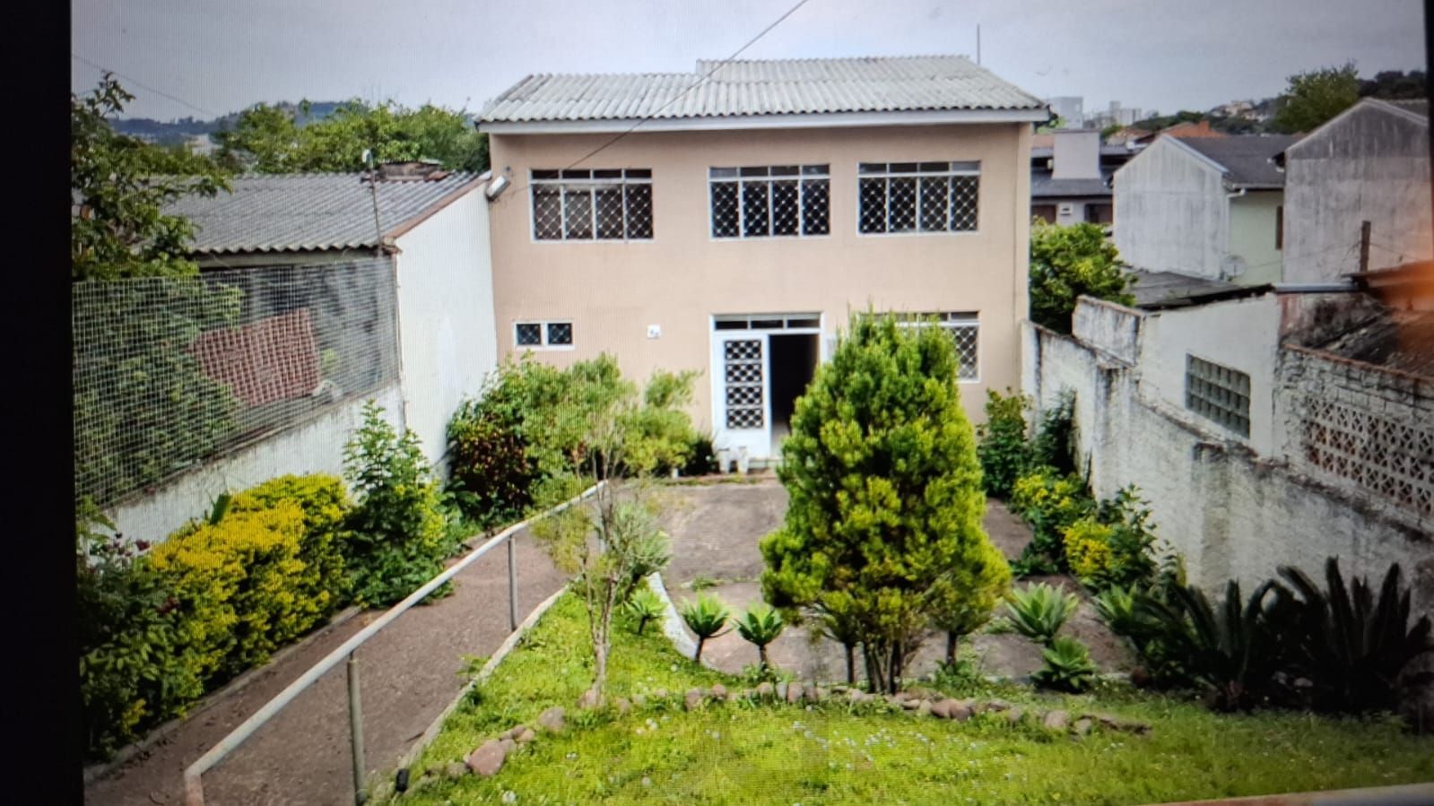 Salão Comercial ou Residencial com 1215 m² de área construída. — foto 1