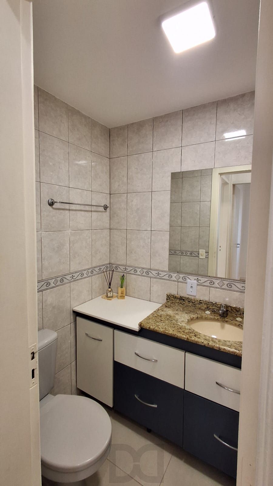 Vendo Apto 2 dorm. reformado, inclusive elétrica, muito bem localizado! — foto 10