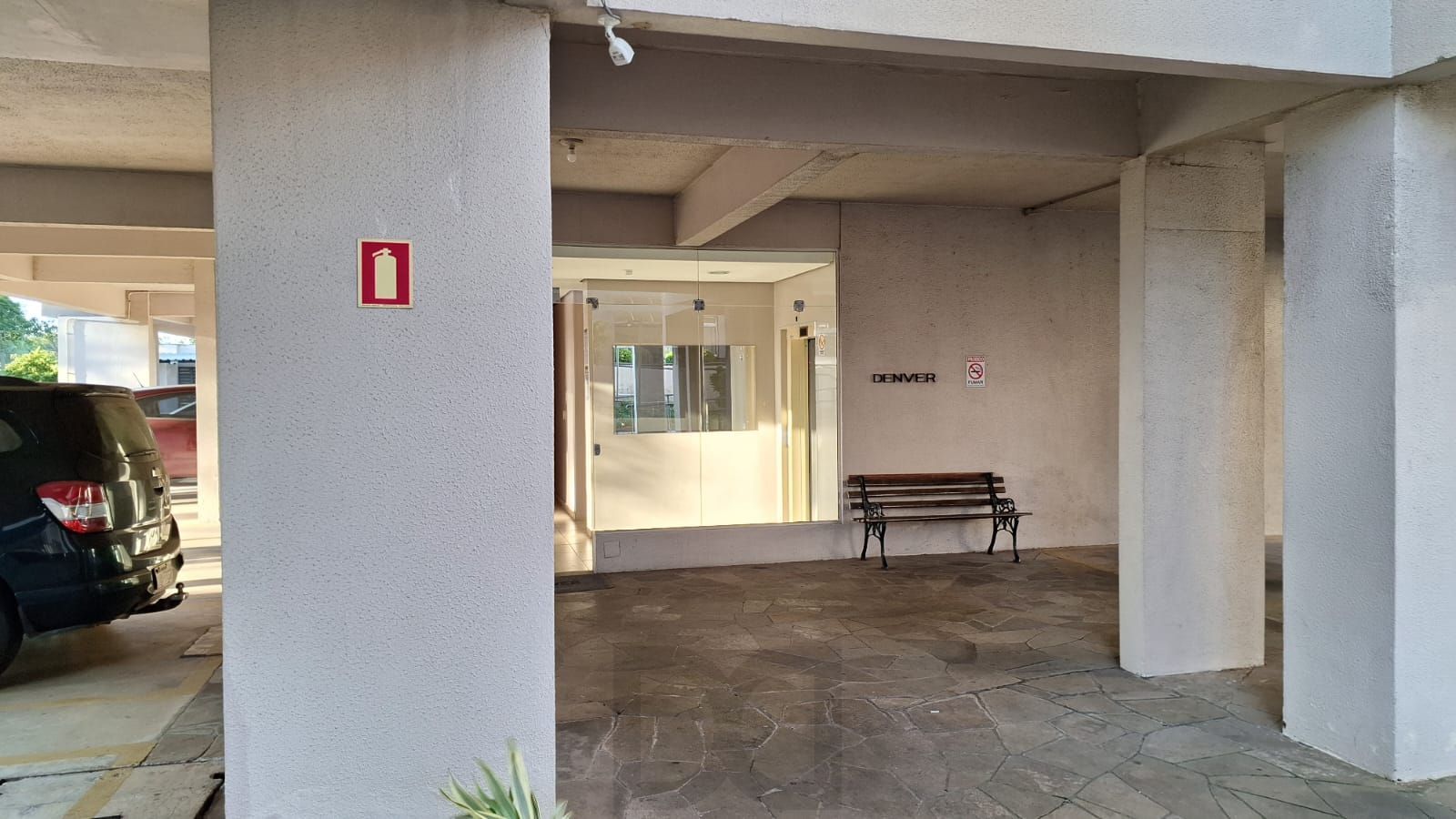 Vendo Apto 2 dorm. reformado, inclusive elétrica, muito bem localizado! — foto 24