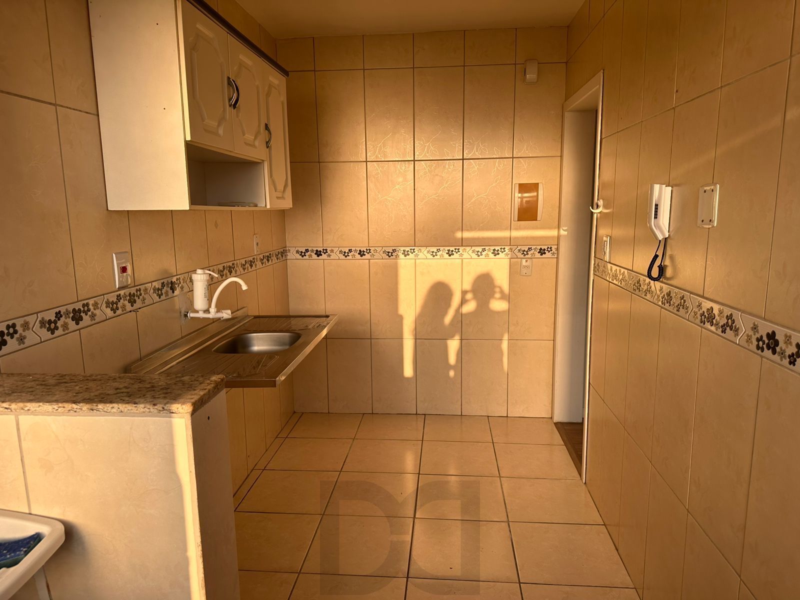 Apto reformado de 2 dormitórios, sala, cozinha, banheiro. — foto 10