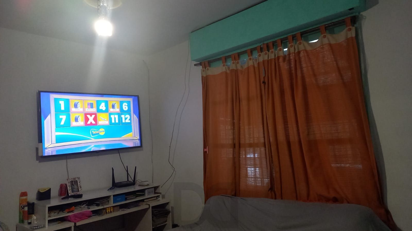 CASA AMPLA, 2 DORMITÓTIOS, 1SUÍTE, SALA, COZINHA, BANHEIRO SOCIAL , 2 VAGAS DE GARAGEM E ÓTIMA LOCALIZAÇÃO! — foto 2