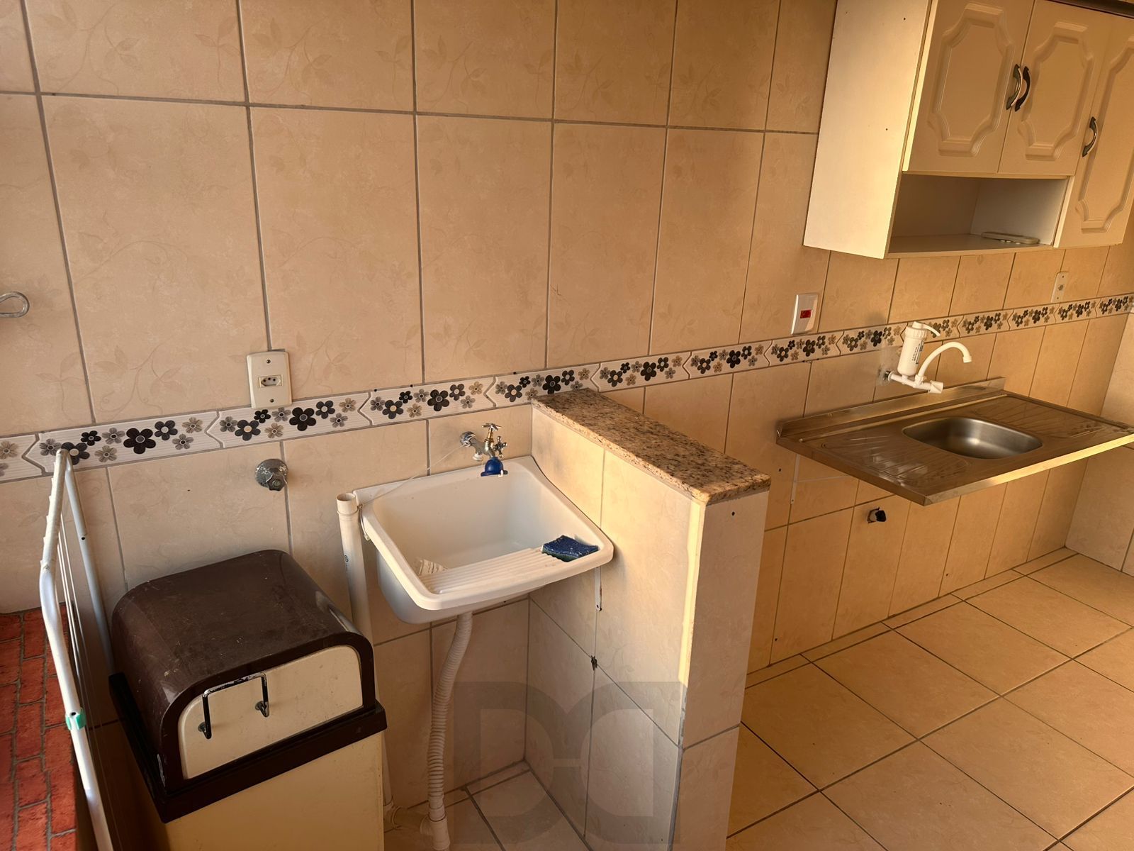 Apto reformado de 2 dormitórios, sala, cozinha, banheiro. — foto 26