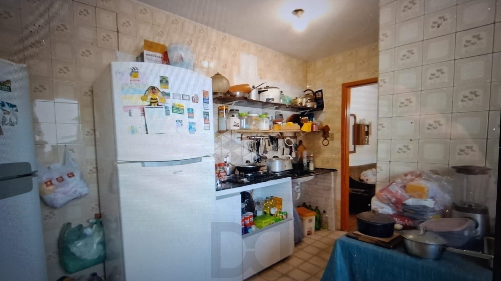 CASA AMPLA, 2 DORMITÓTIOS, 1SUÍTE, SALA, COZINHA, BANHEIRO SOCIAL , 2 VAGAS DE GARAGEM E ÓTIMA LOCALIZAÇÃO! — foto 6