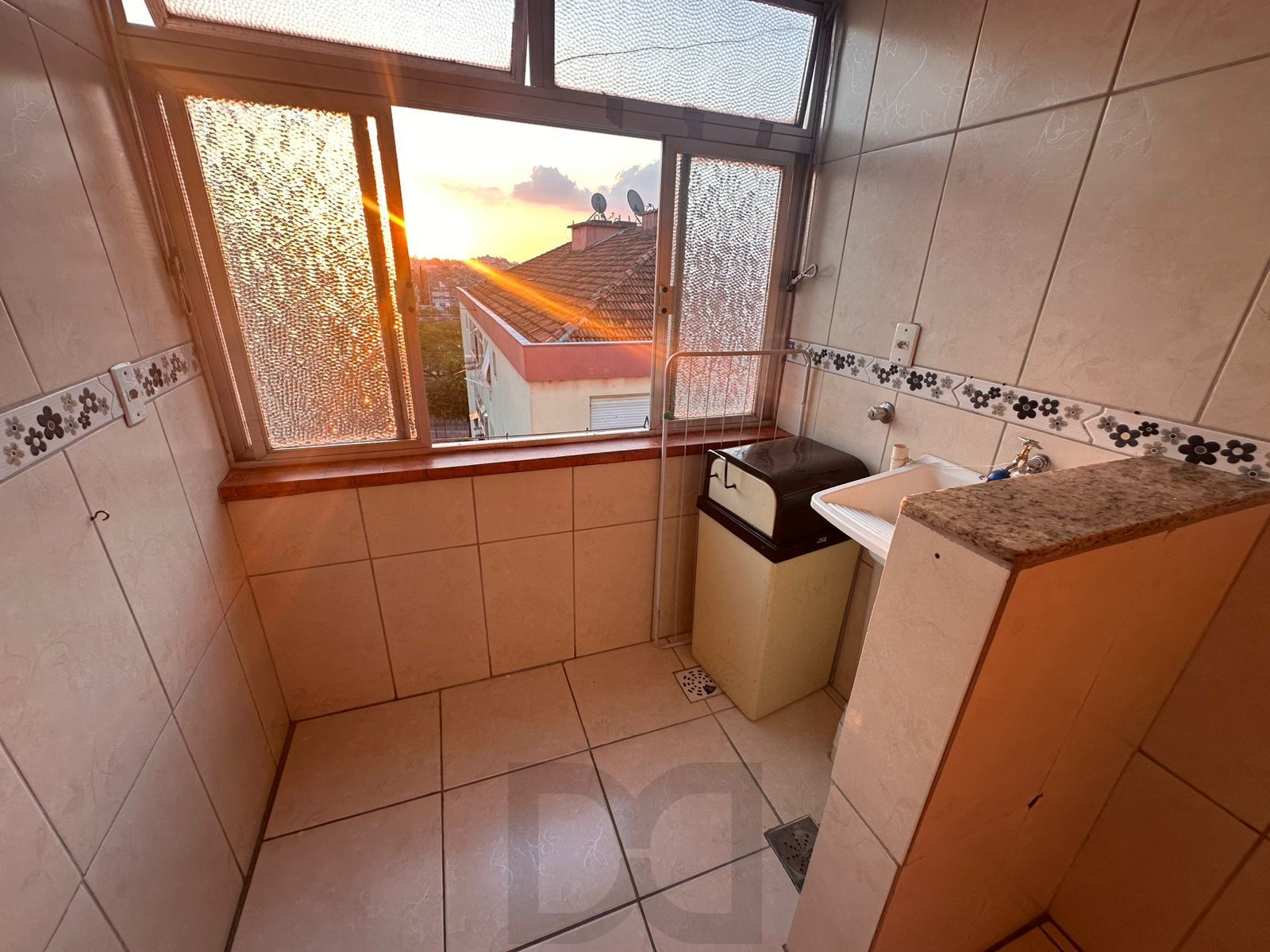 Apto reformado de 2 dormitórios, sala, cozinha, banheiro. — foto 13