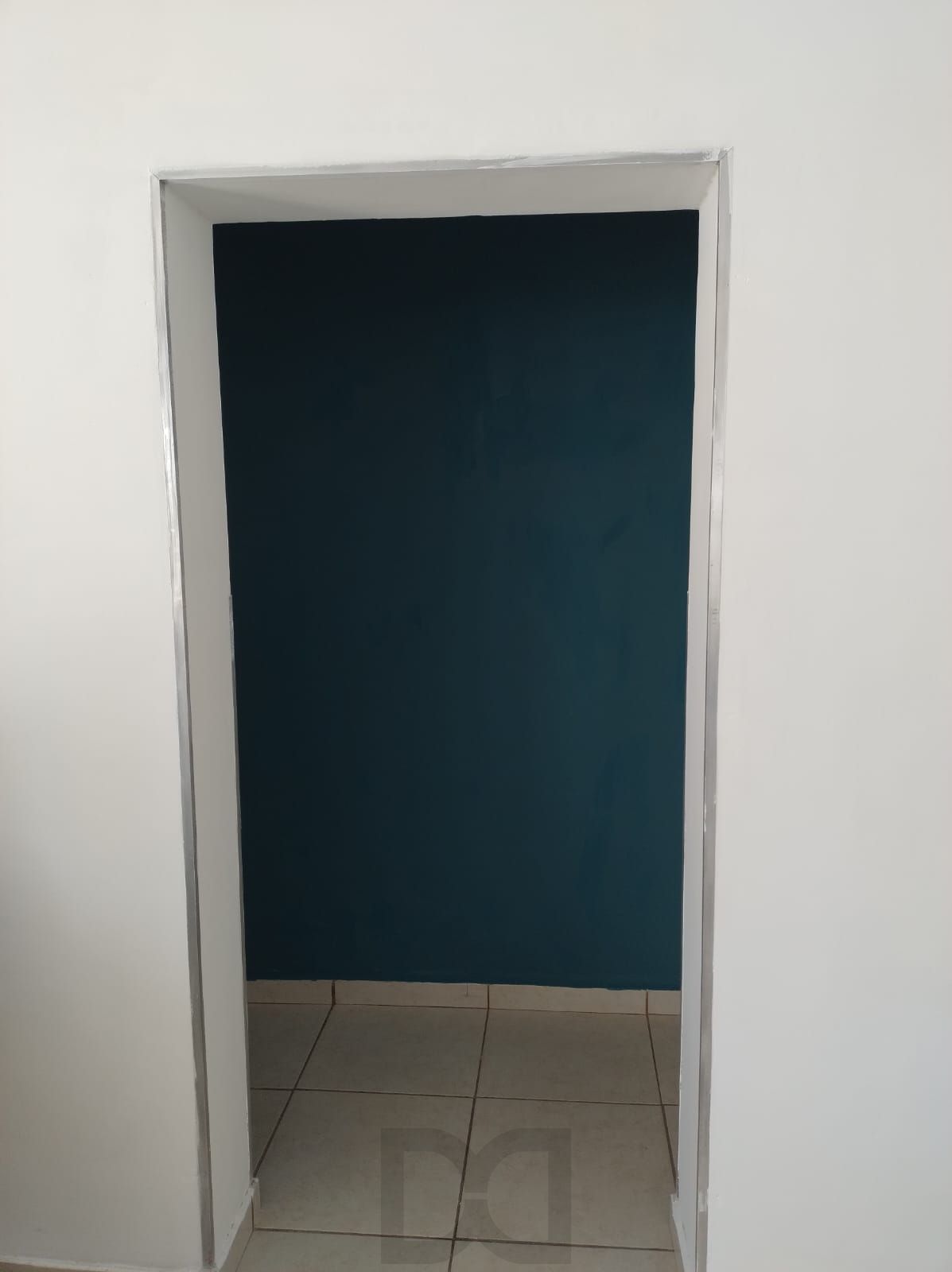 Salão Comercial ou Residencial, em ótima localização, com sala auxiliar, 3 banheiros, e pátio. Terreno 10x30. — foto 9