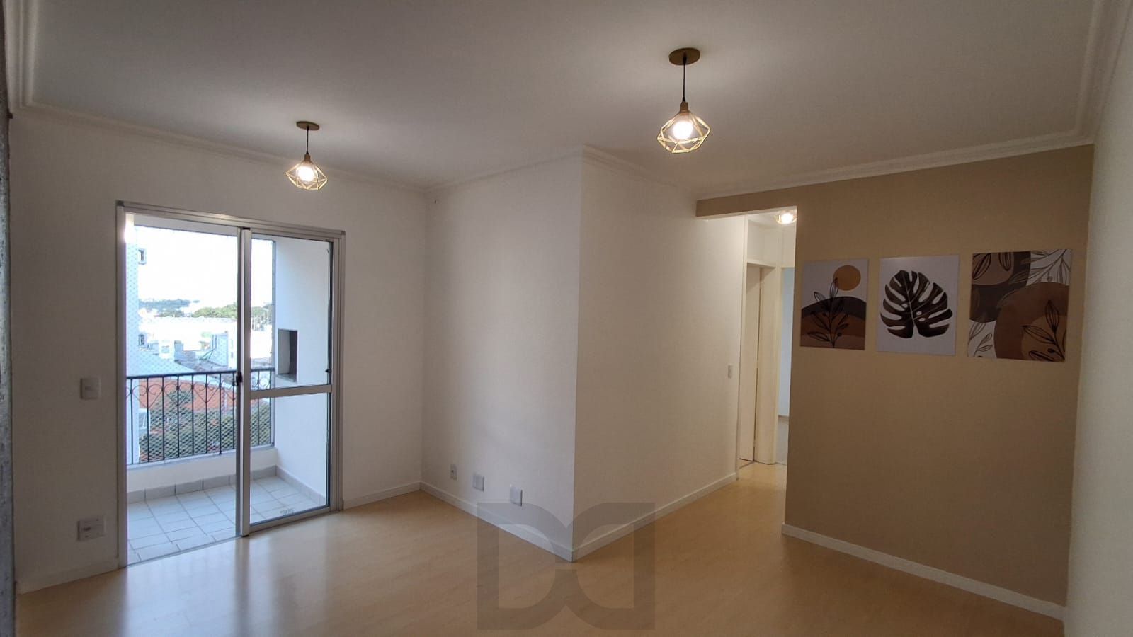 Vendo Apto 2 dorm. reformado, inclusive elétrica, muito bem localizado! — foto 1
