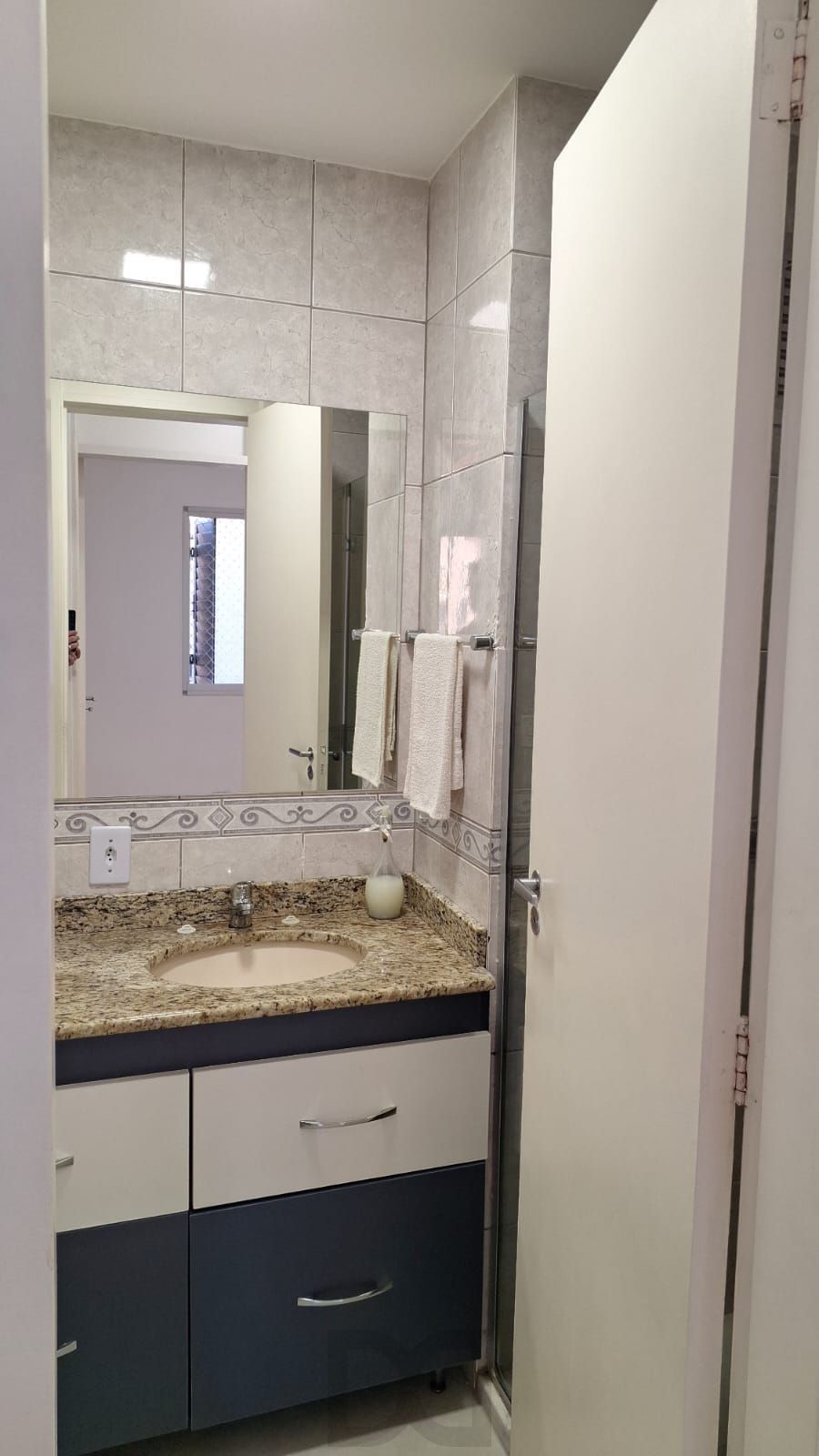 Vendo Apto 2 dorm. reformado, inclusive elétrica, muito bem localizado! — foto 17