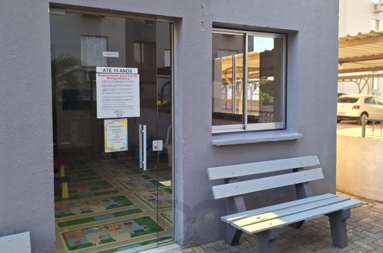 Vendo Apto 2 dorm. reformado, inclusive elétrica, muito bem localizado! — foto 22