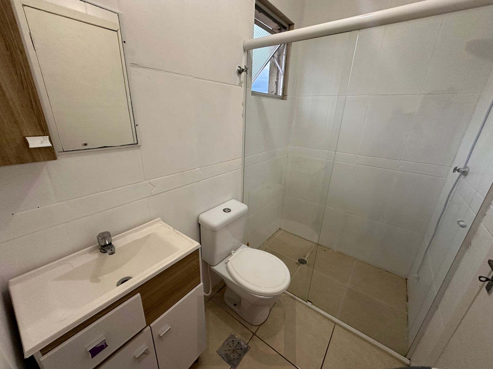 Apto reformado de 2 dormitórios, sala, cozinha, banheiro. — foto 11