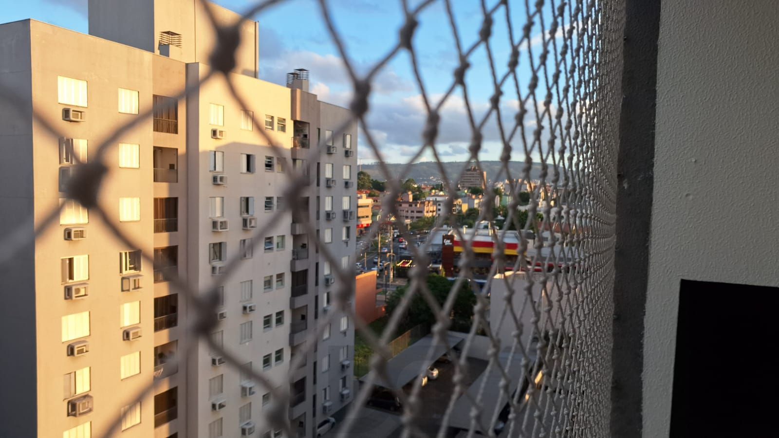 Vendo Apto 2 dorm. reformado, inclusive elétrica, muito bem localizado! — foto 16
