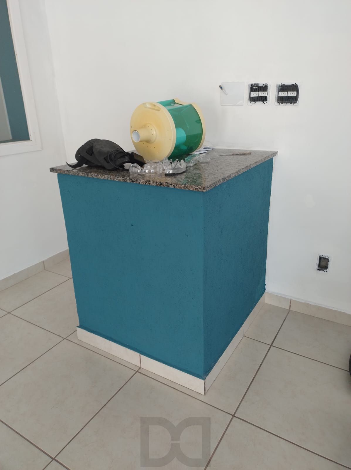 Salão Comercial ou Residencial, em ótima localização, com sala auxiliar, 3 banheiros, e pátio. Terreno 10x30. — foto 6