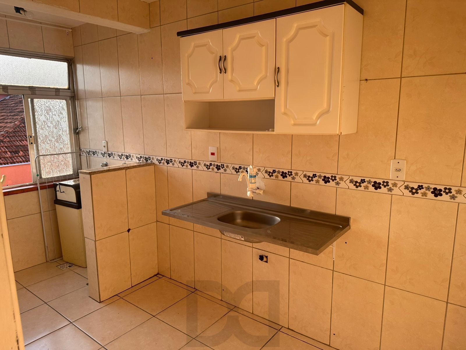 Apto reformado de 2 dormitórios, sala, cozinha, banheiro. — foto 28