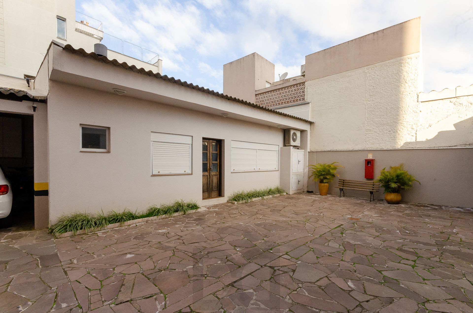 Edifício Itajubá - Apartamento a venda com 3 dormitórios no Bairro Menino Deus — foto 35