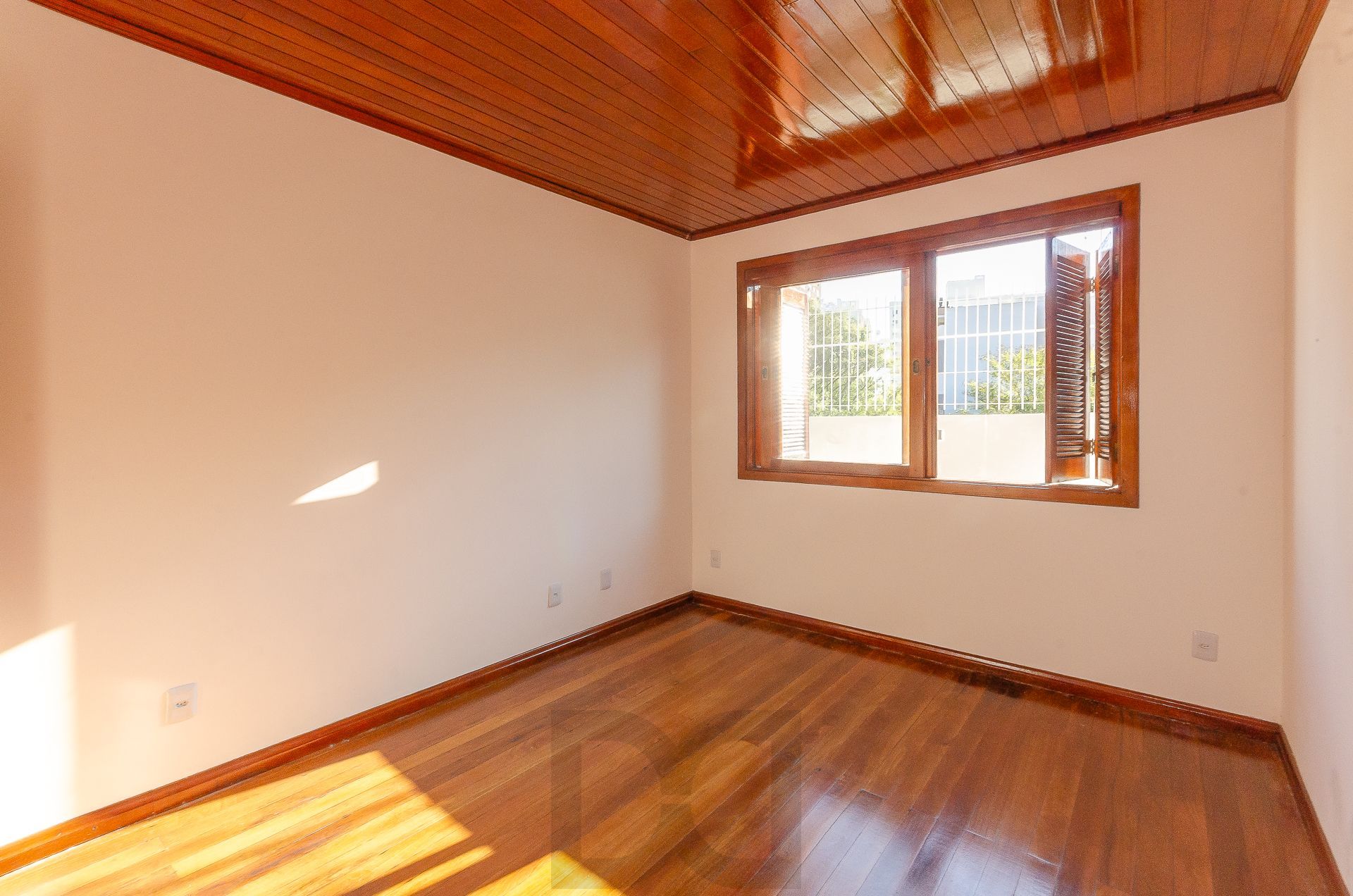 Casa Residencial de 4 Quartos à Venda em Porto Alegre, RS — foto 19