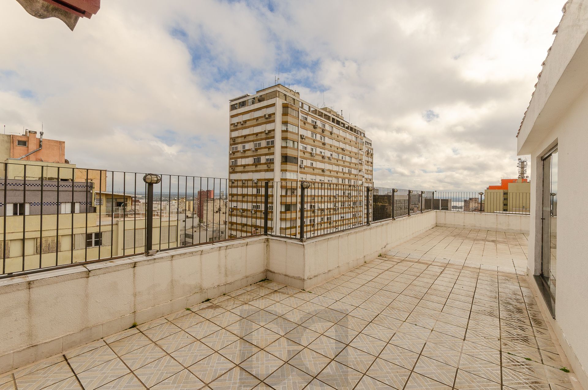 Edifício Everest - Apartamento a venda com 2 dormitórios no Centro Histórico. — foto 29