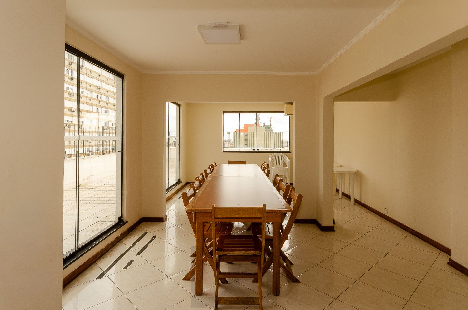 Edifício Everest - Apartamento a venda com 2 dormitórios no Centro Histórico. — foto 27