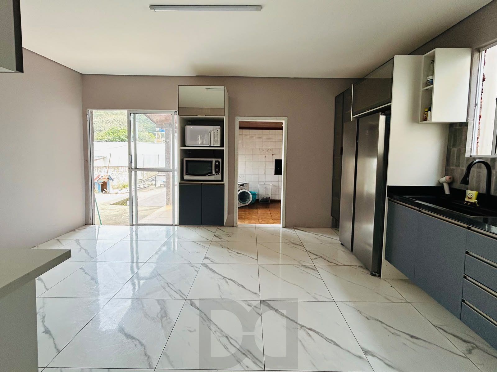 Casa 3 dormitórios com Suíte, Piscina e Salão de Festas — foto 13