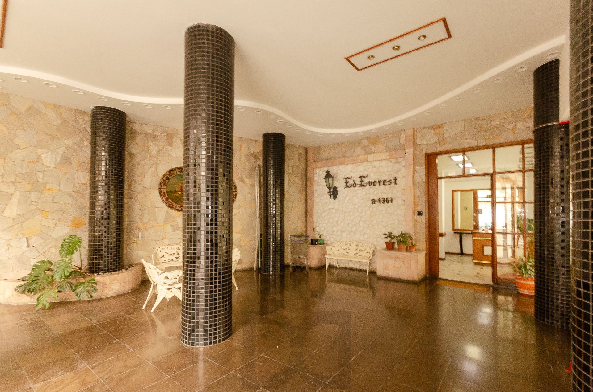 Edifício Everest - Apartamento a venda com 2 dormitórios no Centro Histórico. — foto 35