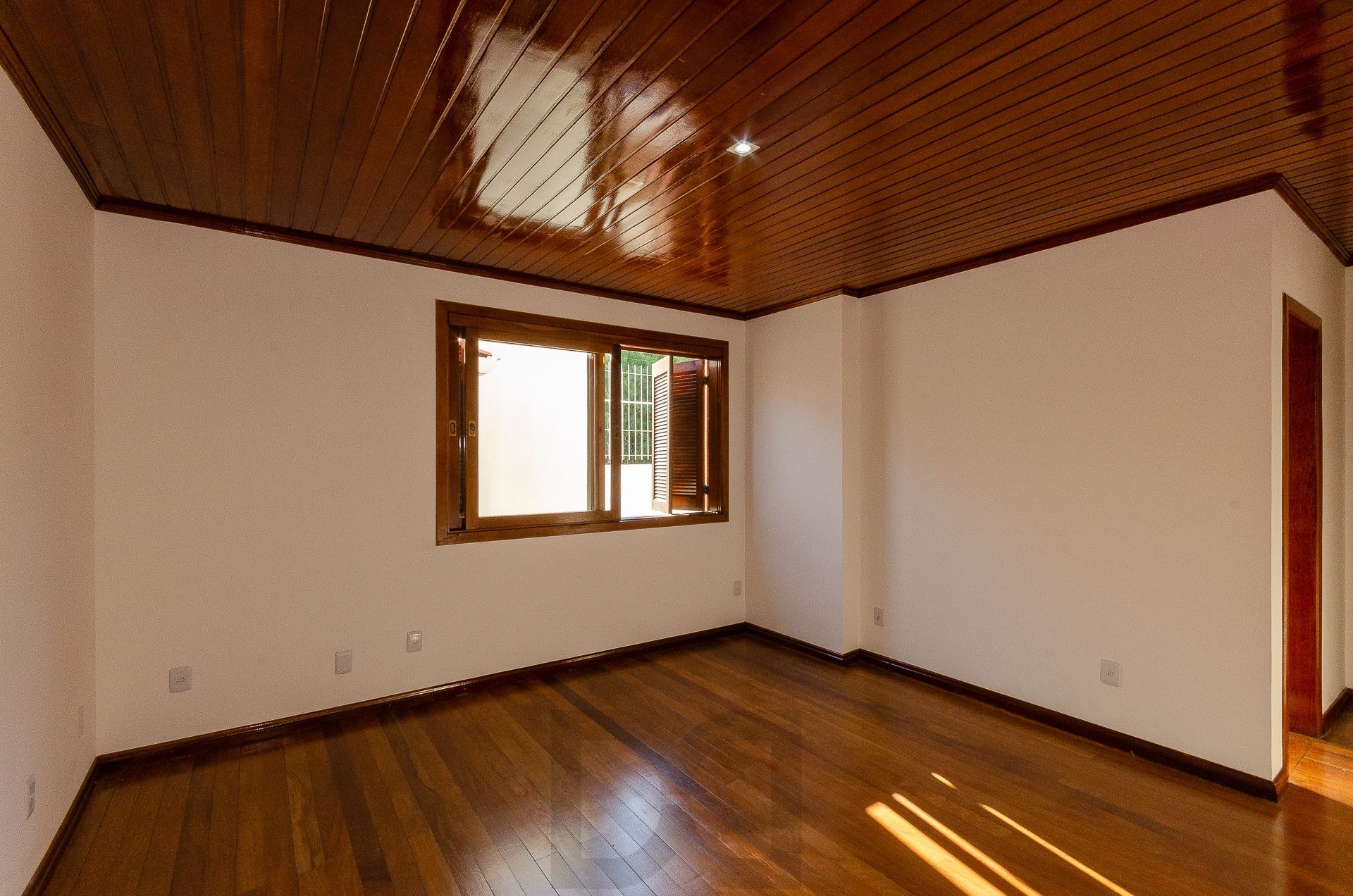 Casa Residencial de 4 Quartos à Venda em Porto Alegre, RS — foto 17