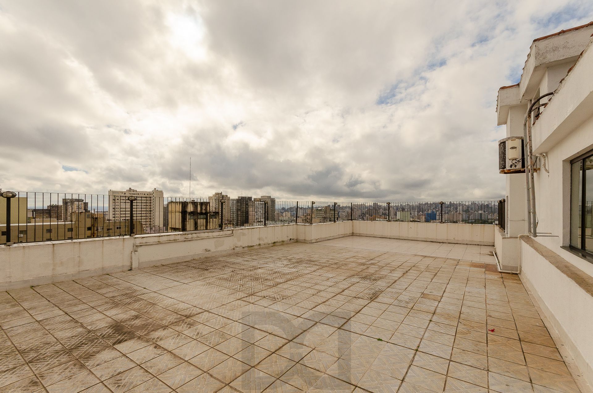 Edifício Everest - Apartamento a venda com 2 dormitórios no Centro Histórico. — foto 31