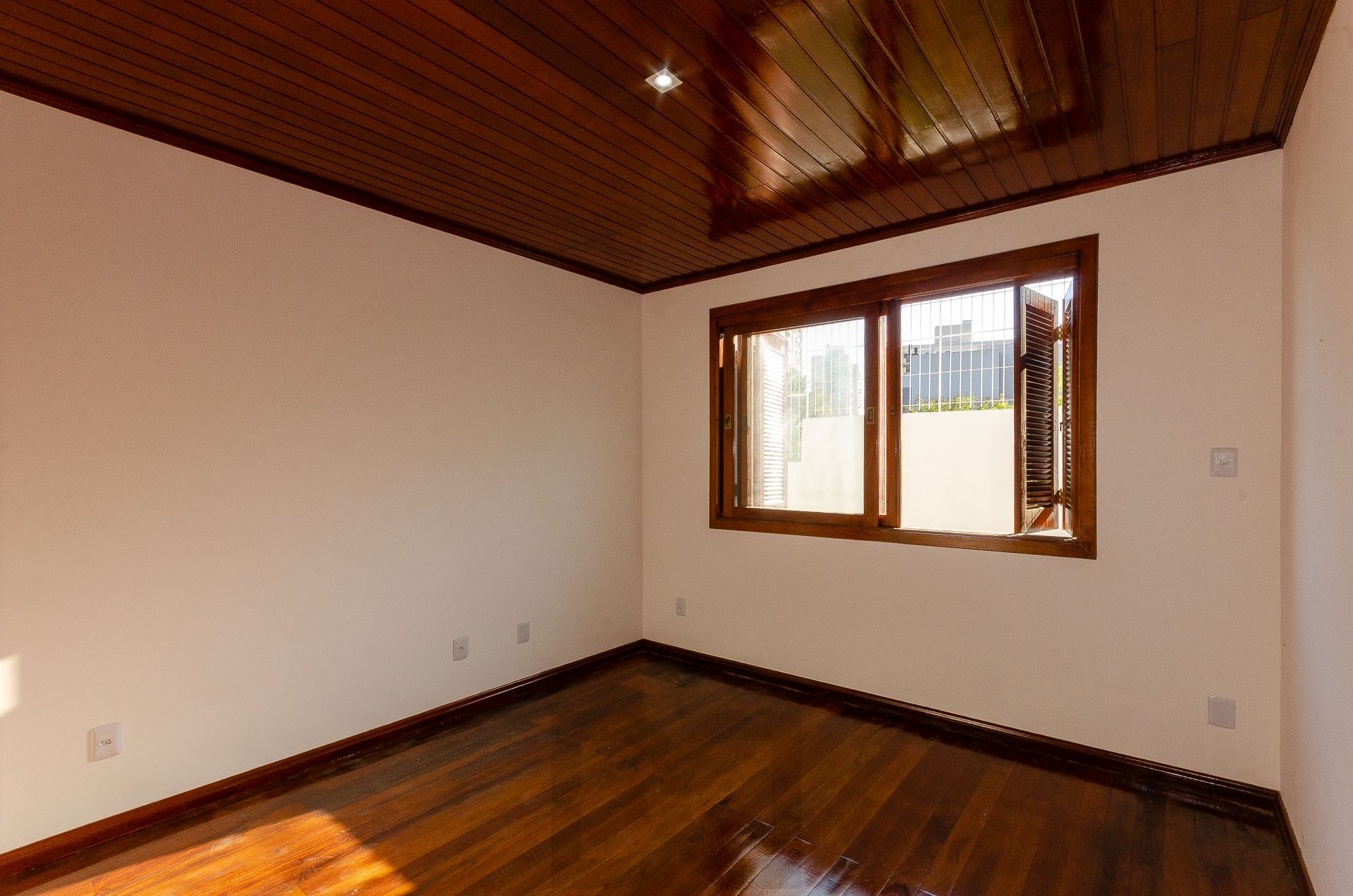 Casa Residencial de 4 Quartos à Venda em Porto Alegre, RS — foto 22