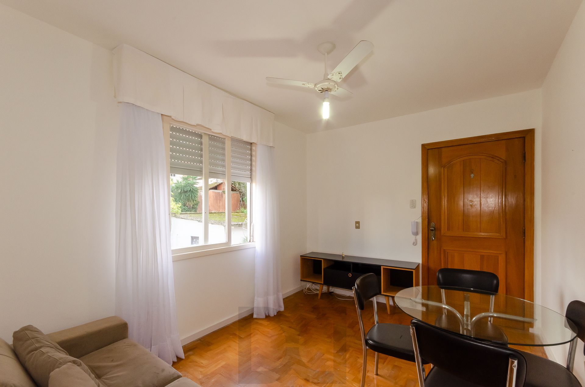 Condomínio Edifício das Nações Apartamento de 2 Dormitórios no Bairro Petrópolis — foto 1