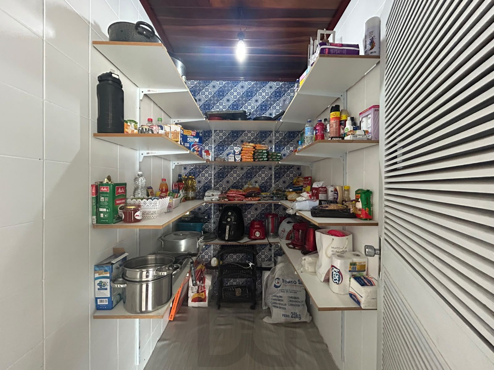 Casa 3 dormitórios com Suíte, Piscina e Salão de Festas — foto 15