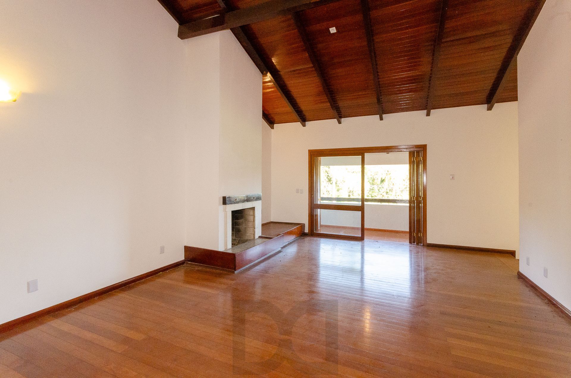 Casa Residencial de 4 Quartos à Venda em Porto Alegre, RS — foto 2