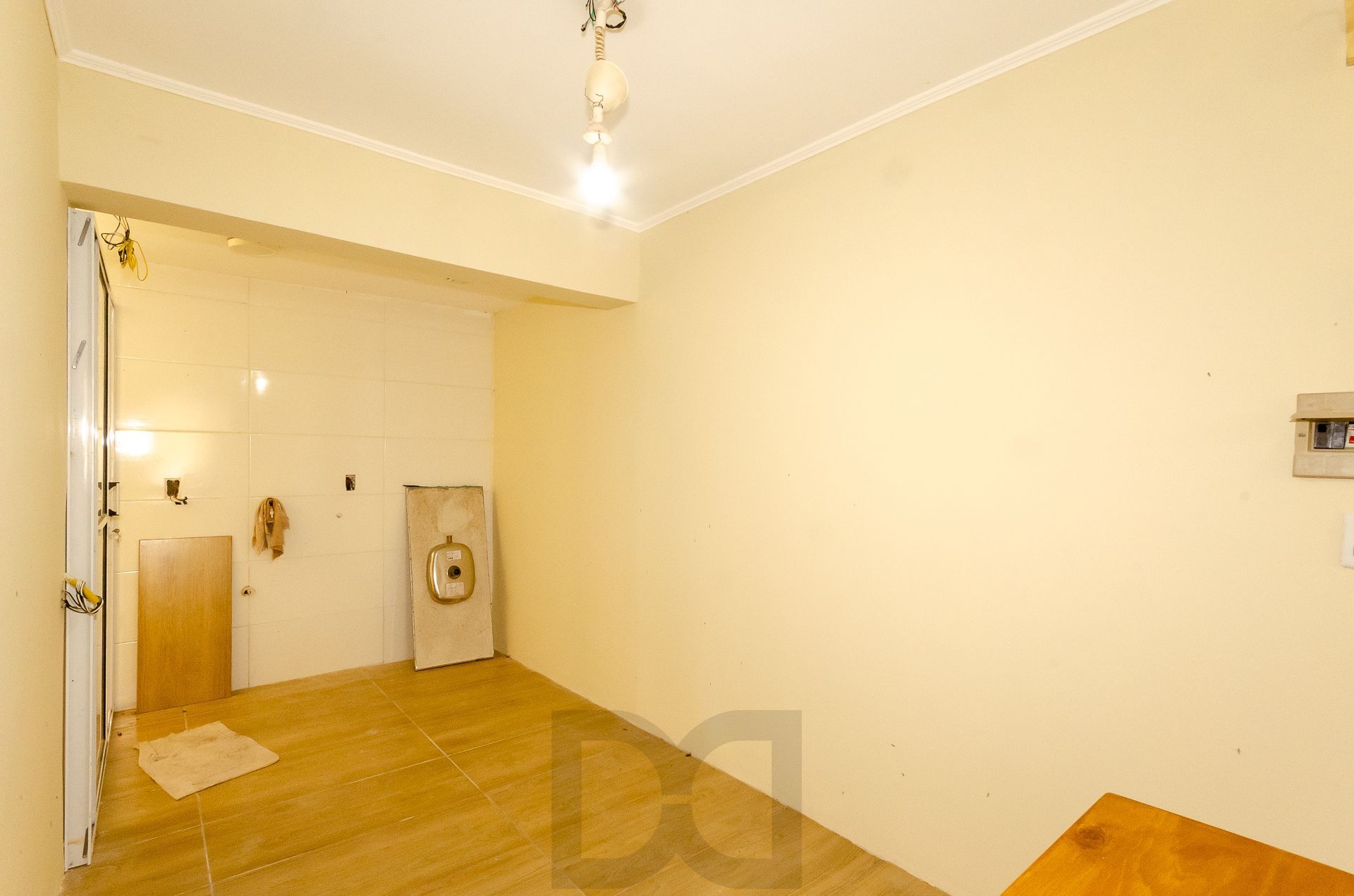 Edifício Dom Fernando Apartamento com 2 dormitórios com pátio e vaga de garagem no Partenon — foto 6