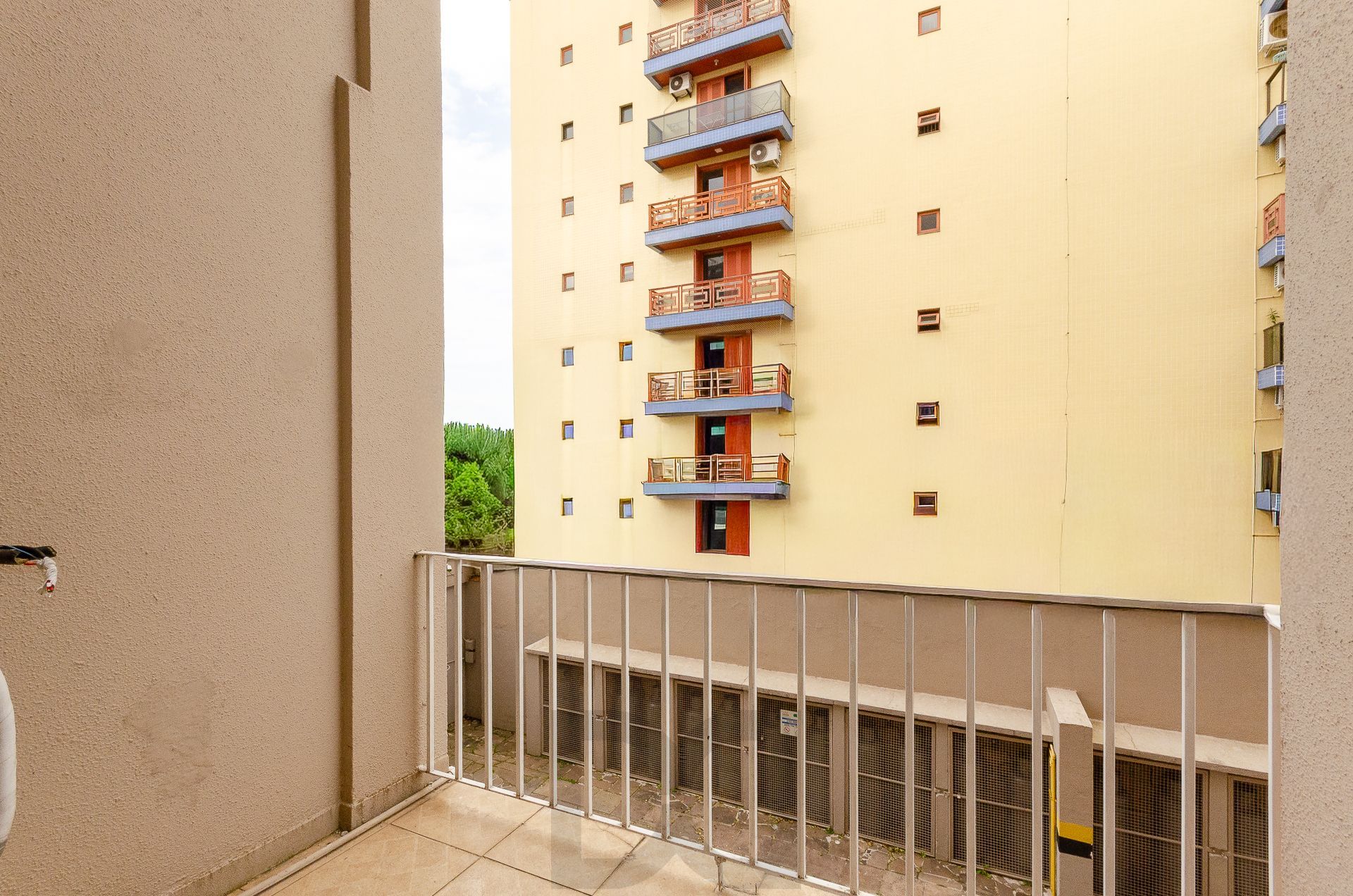 Edifício Itajubá - Apartamento a venda com 3 dormitórios no Bairro Menino Deus — foto 8