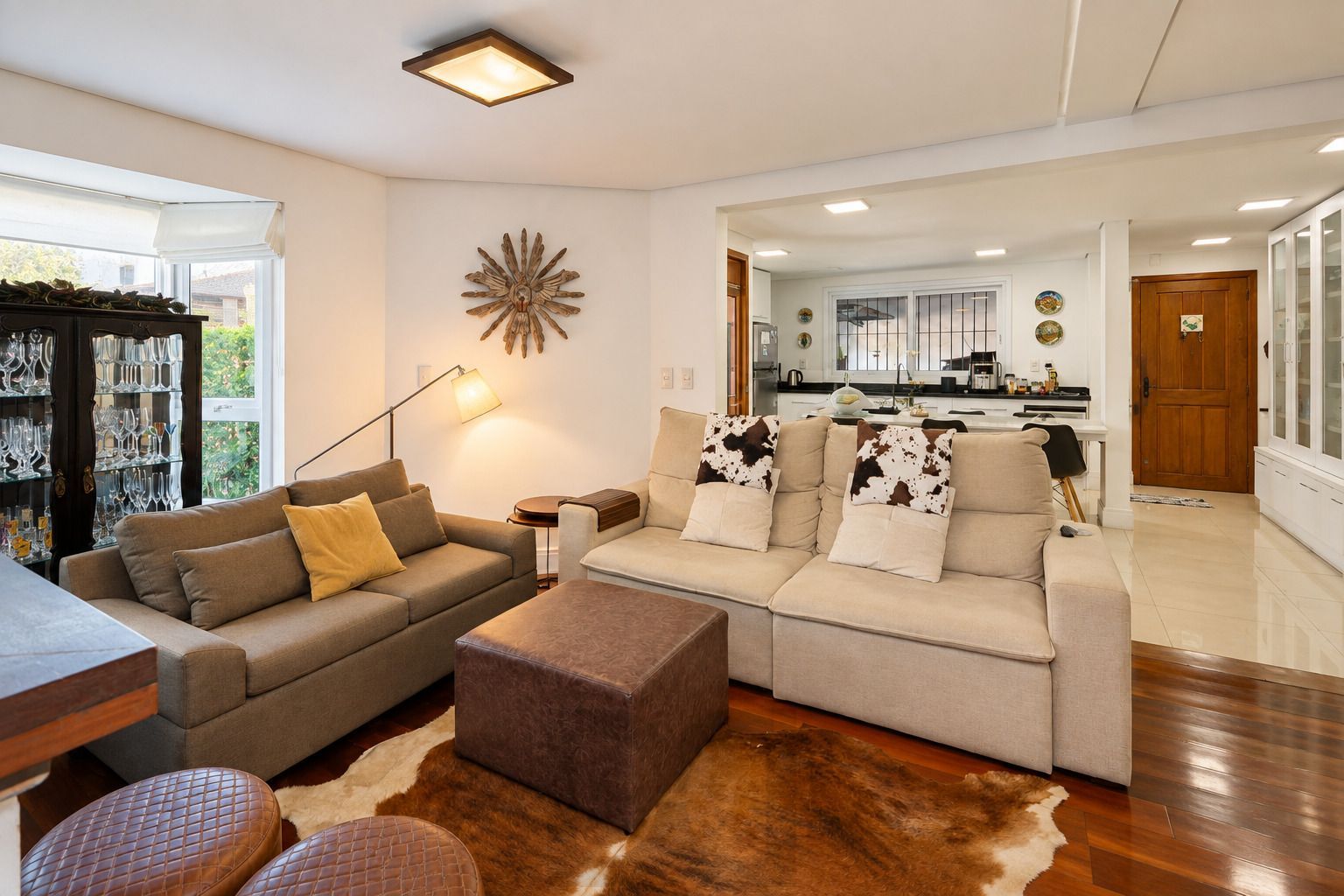 Casa com Piscina, 4 Quartos e 2 Suítes, 4 vagas | 480 m² — foto 3